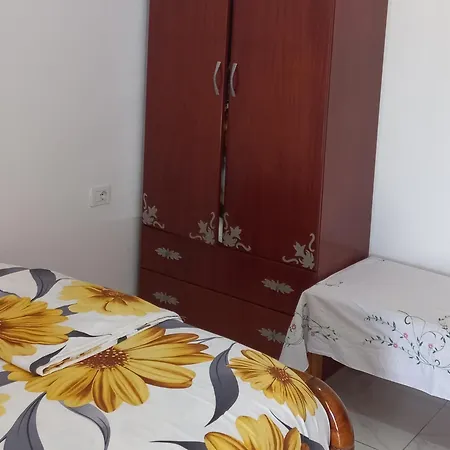 Lukove Tatil Evi Lukovë